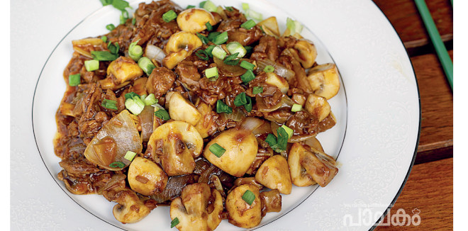 Stir Fried Beef With Onion and Mushroom